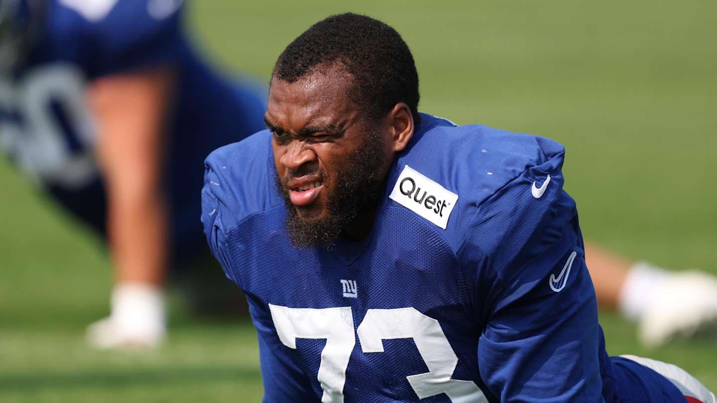 Giants' Rookie Tackle Evan Neal Stumbles in Guard Conversion