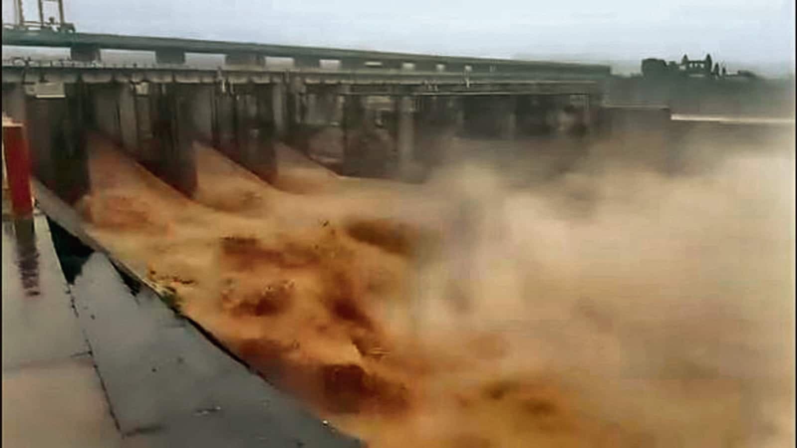 Yamuna Discharge Reaches Critical Levels, Sparking Flood Alerts Across Northern India