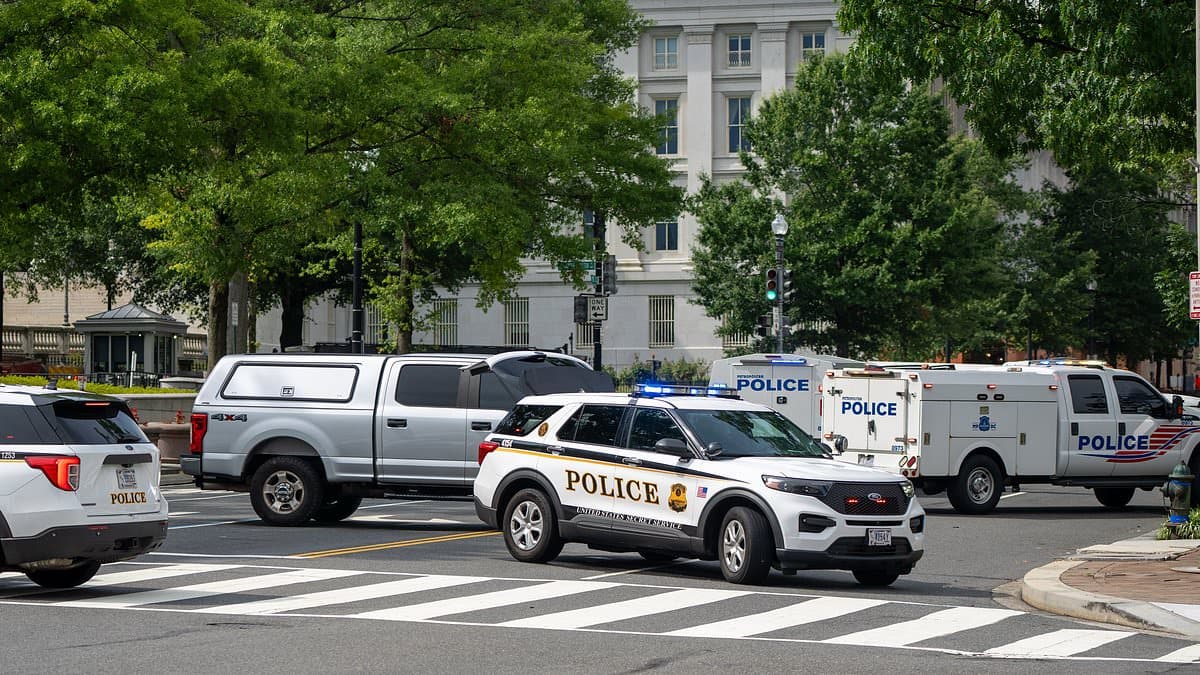 Bomb Squad Clears 'Suspicious' Object Near White House