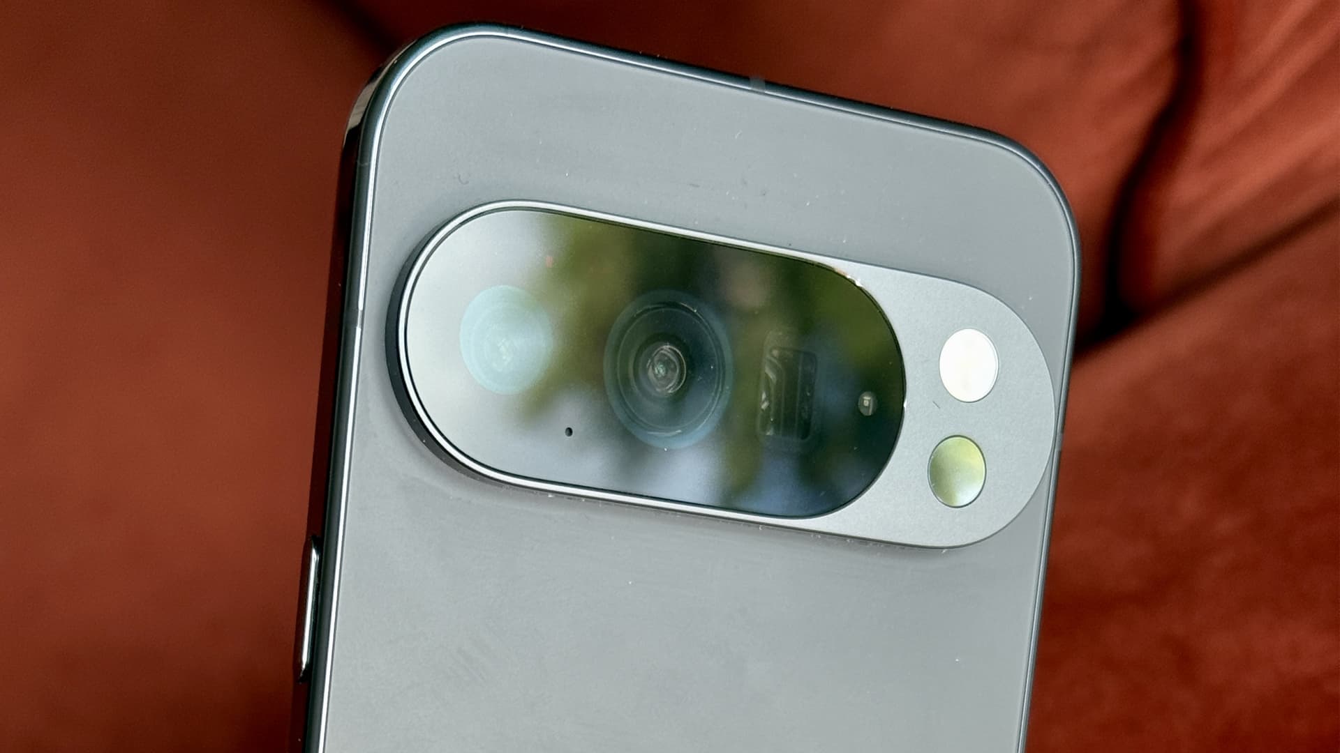 Pixel 10 Pro Wows with 100x Zoom and AI-Powered Camera Tricks