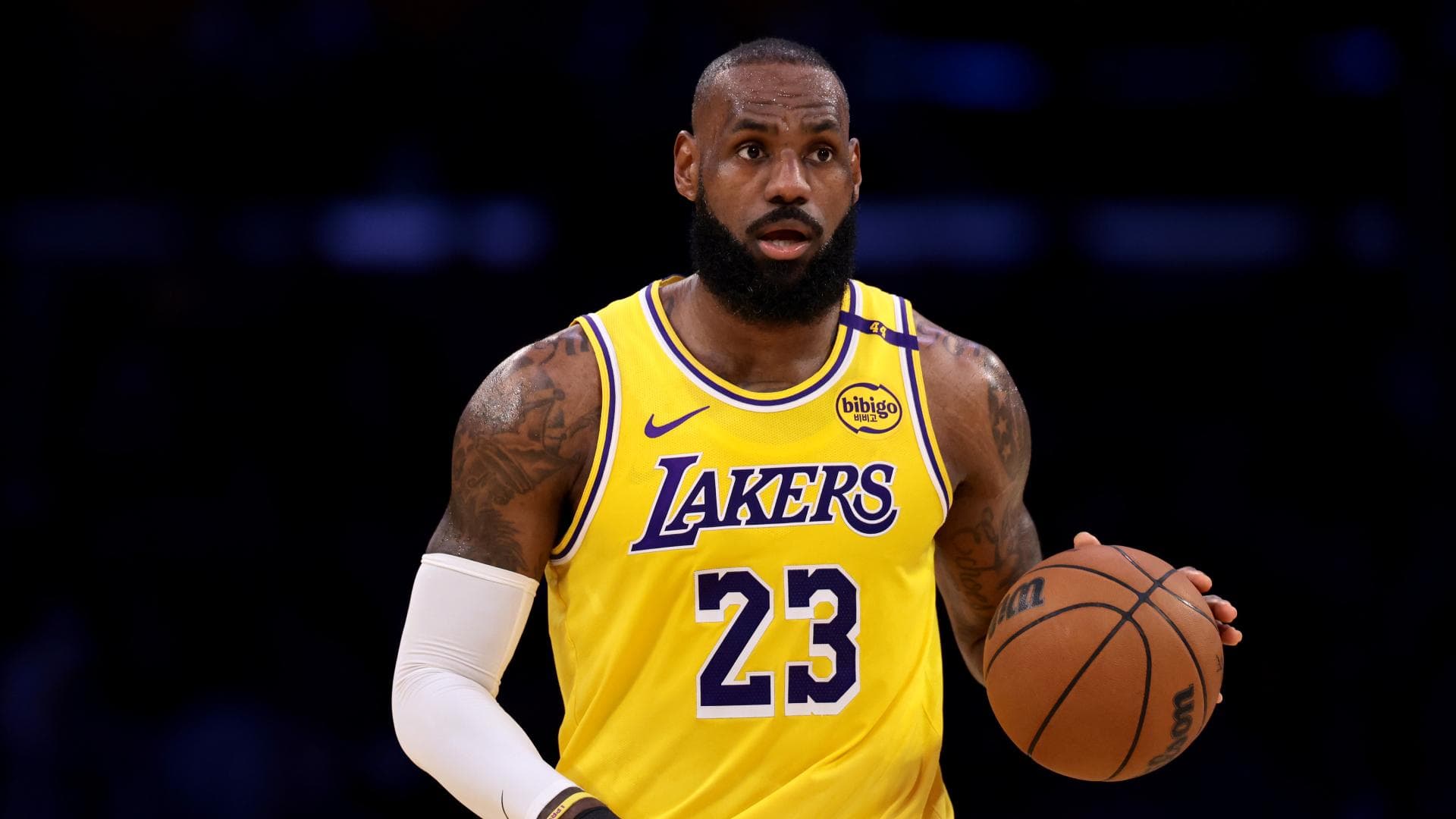 LeBron James Opts to Stay with Lakers, Spurns Mavericks Reunion