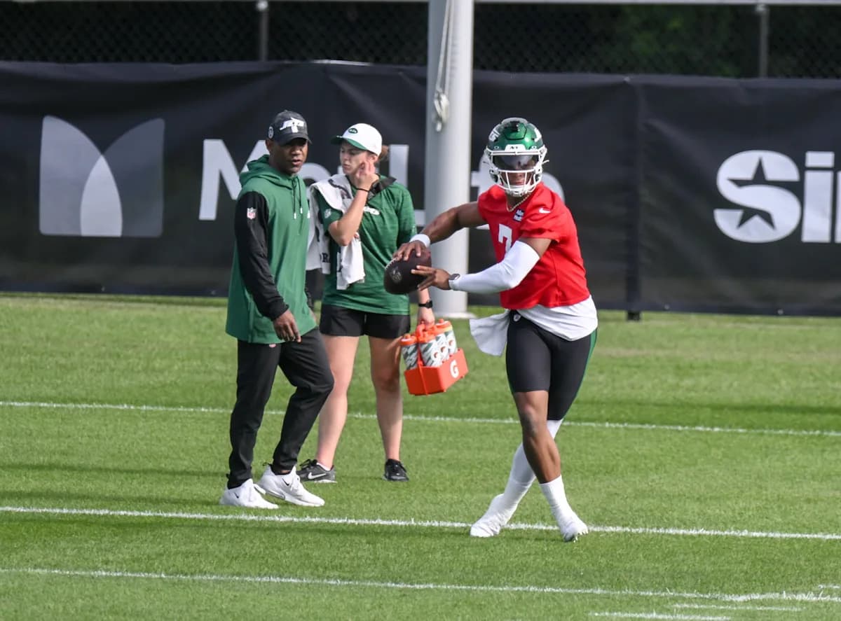 Jets Tap Into Justin Fields' Dual-Threat Ability for 2025 Season