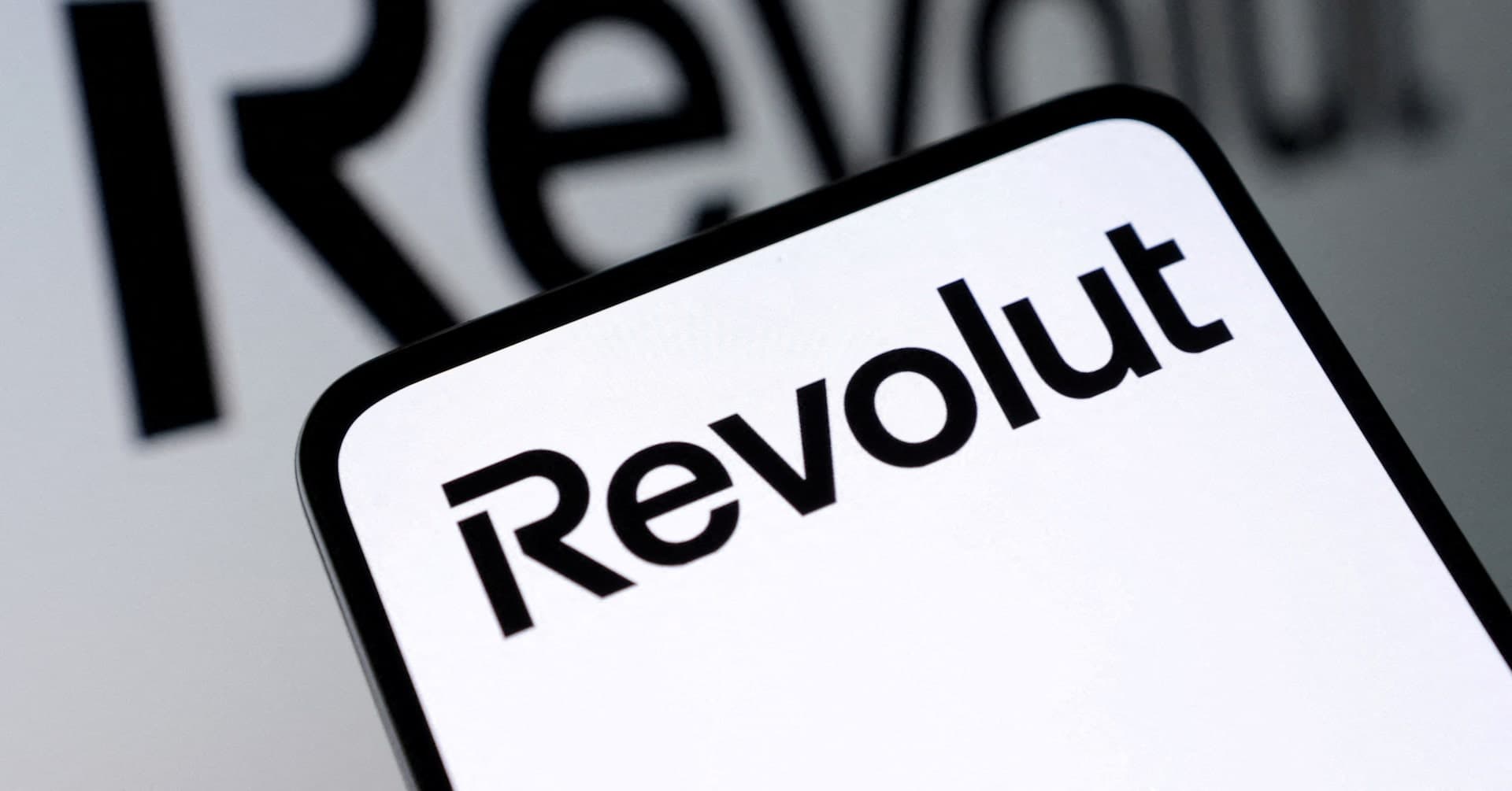 Revolut Taps Former Societe Generale CEO to Lead Paris Expansion
