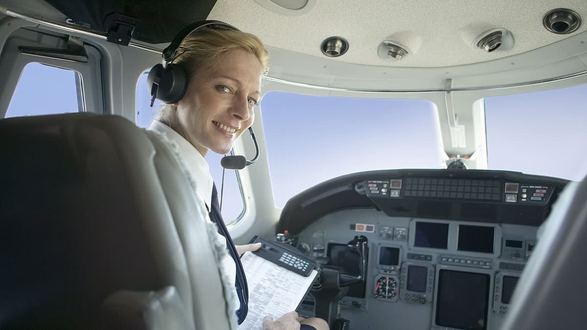 Female Pilots Outshine Male Peers in High-Stress Scenarios
