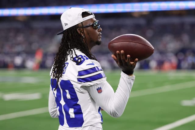 Cowboys Star Receiver CeeDee Lamb Exits with Ankle Injury