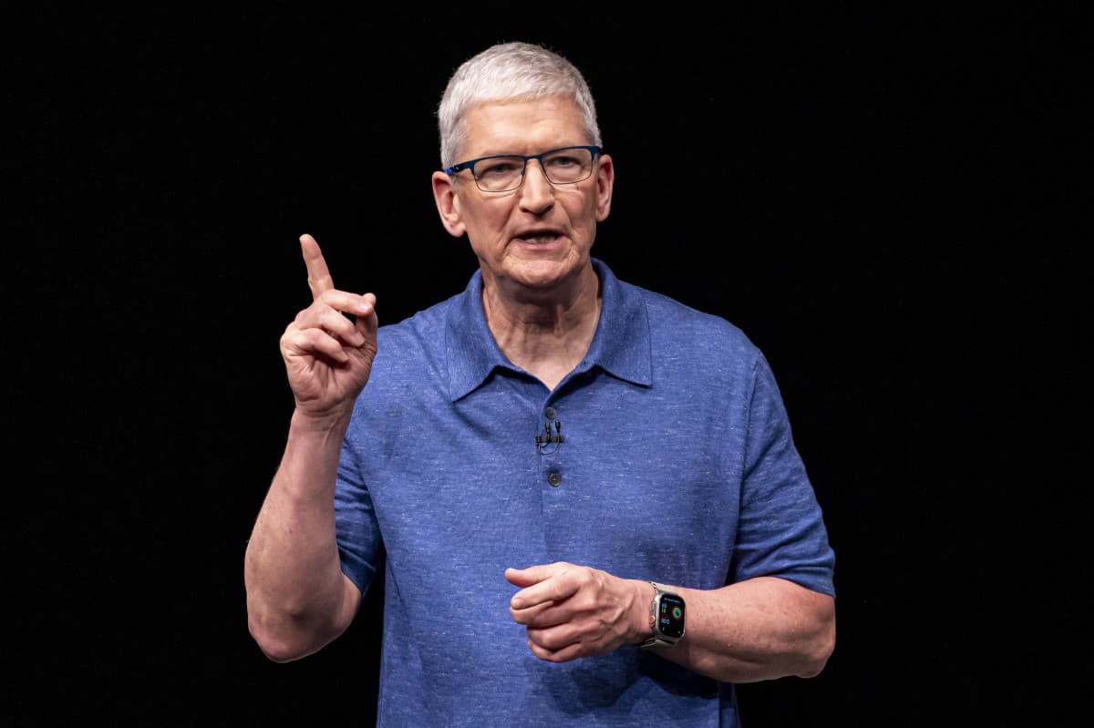 Apple CEO Hints at Big Acquisitions to Boost AI Ambitions