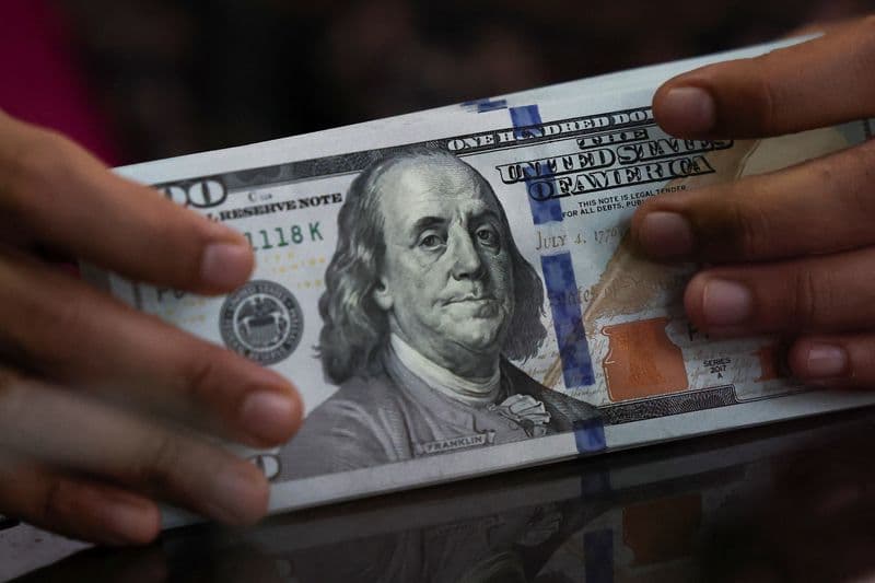 Investors Brace for Further U.S. Dollar Losses Amid Economic Concerns