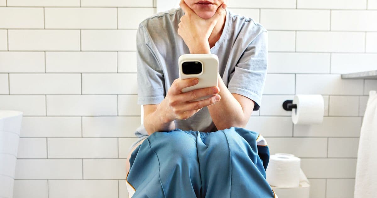 Biologist Warns: Avoid These 7 Health Risks from Overusing Public Toilets