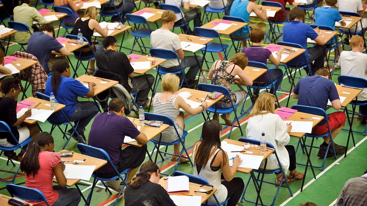 White Students Lag Behind Ethnic Minorities in Top UK University Admissions
