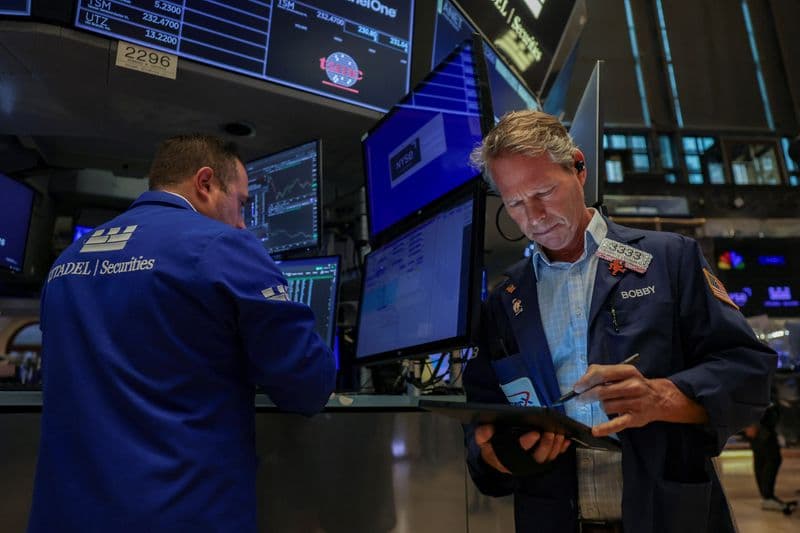 Wall Street Hits Record Highs on Dovish Fed Bets