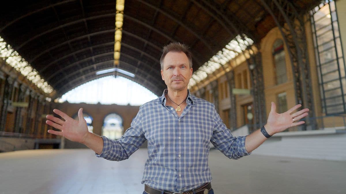 'The Amazing Race' Host Rejects Fans' 'Worst' Idea, Teases Big Brother Crossover