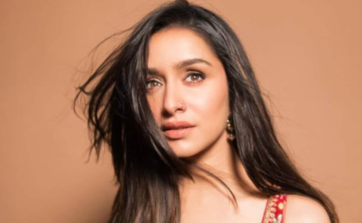 Bollywood Star Shraddha Kapoor Overcomes LinkedIn Hurdle, Shares Entrepreneurial Journey