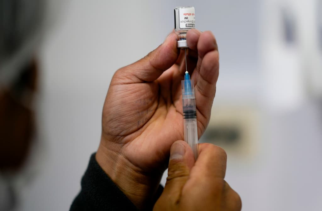 Family Doctors Push for Expanded COVID-19 Vaccine Access Ahead of CDC Meeting