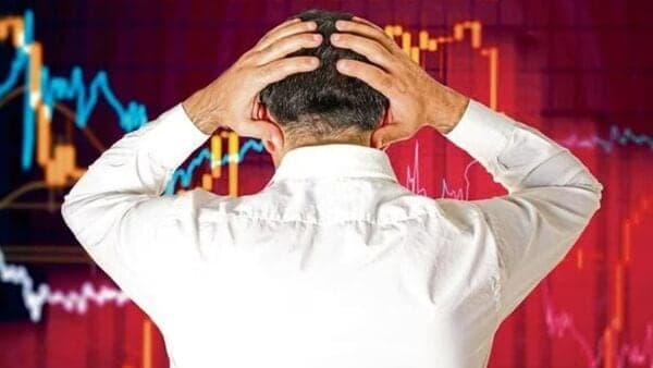 Tech Stocks Crash, Wall Street Suffers Worst Selloff Since 2025