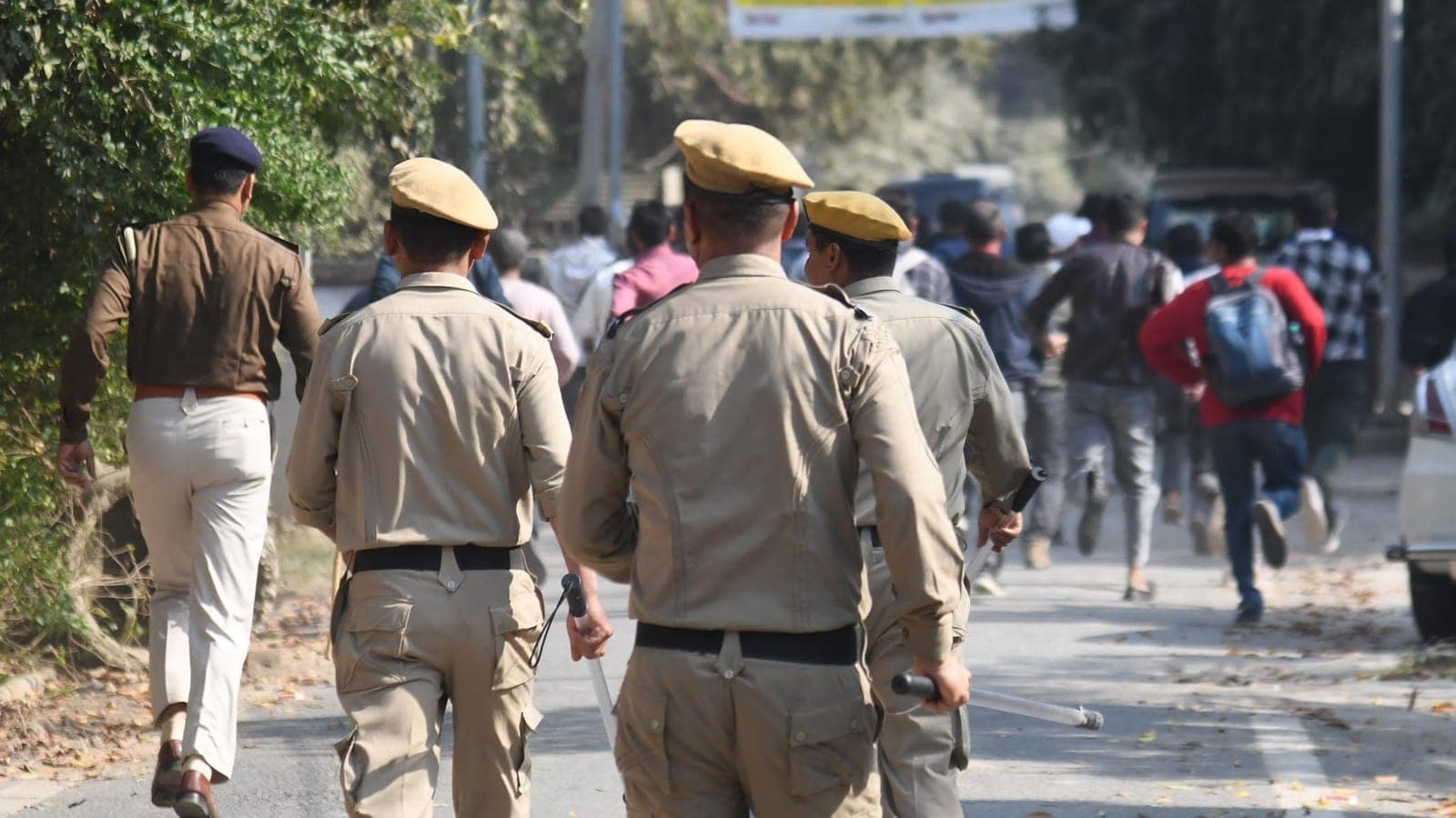 Violent Clash Erupts in Maharashtra: 10 Injured, Vehicles Torched