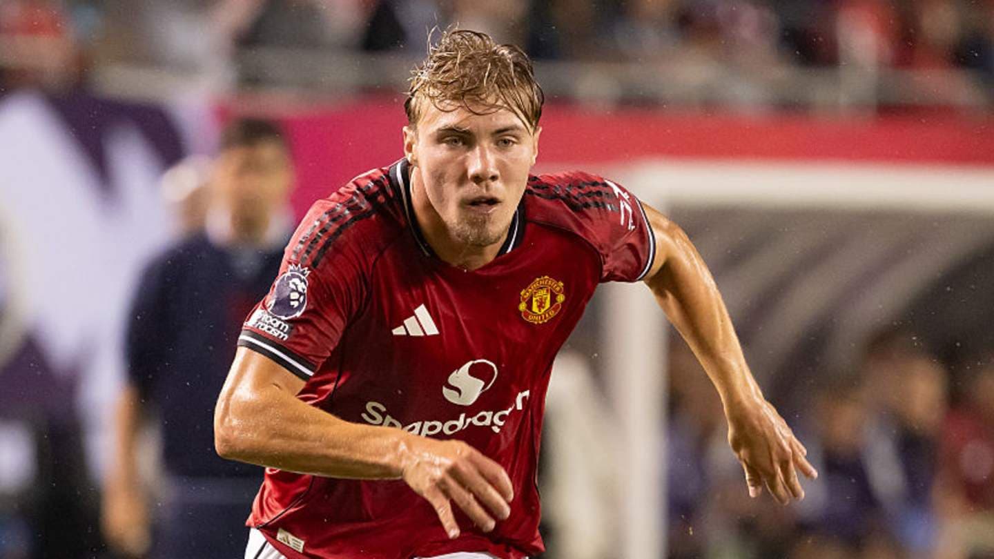 Atalanta Weighs Reunion with Ex-Star Højlund Amid United Upheaval