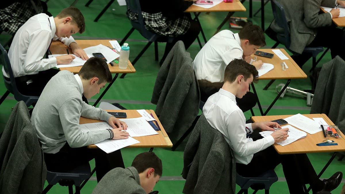 GCSE Resits Plummet to Decade Low as Mandatory Exams Face Overhaul