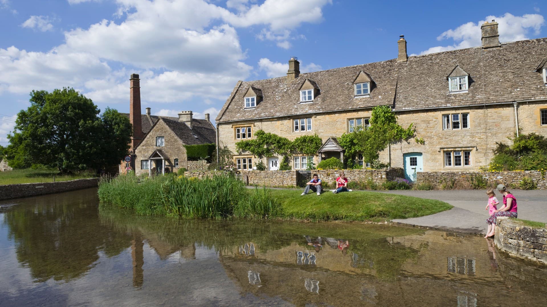 Tiny Cotswolds Village Shines as One of UK's Best Spots
