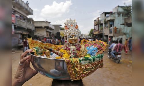 Devotees Flock to India's Top Janmashtami Celebrations