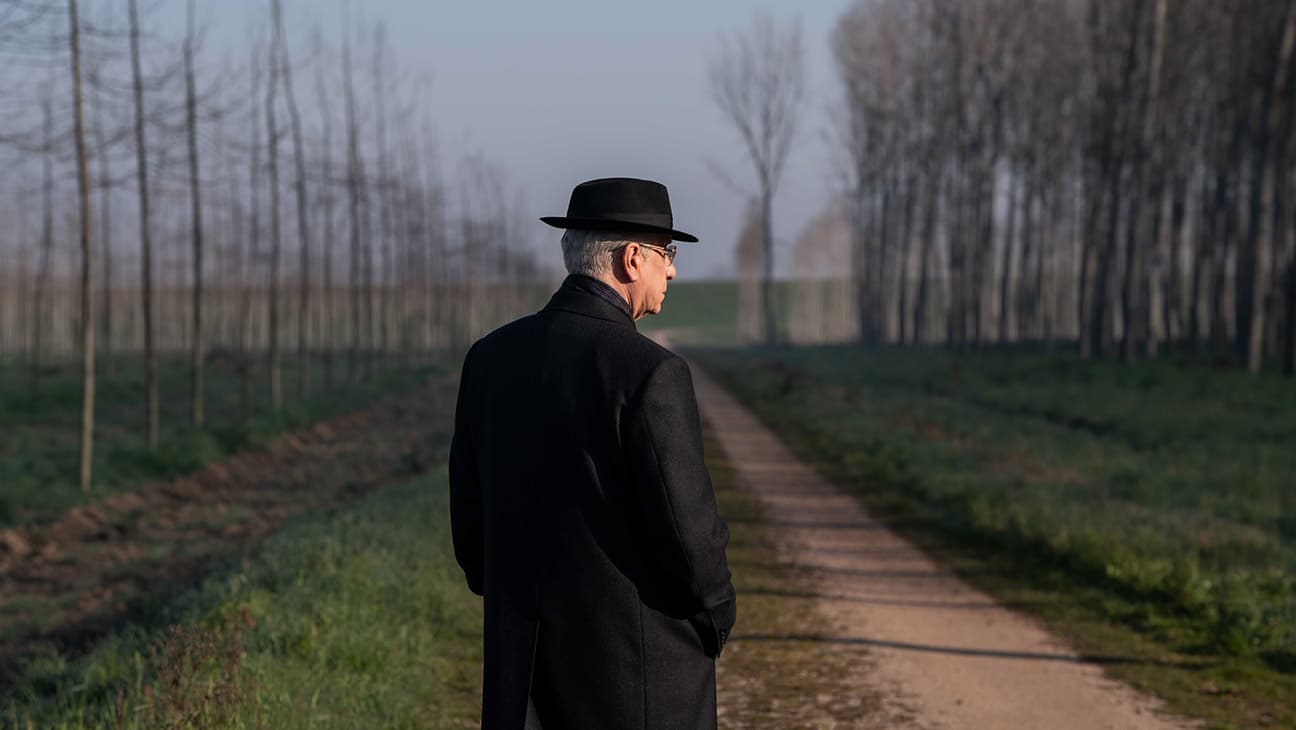 Acclaimed Italian Director Reunites with Iconic Actor for Powerful New Film