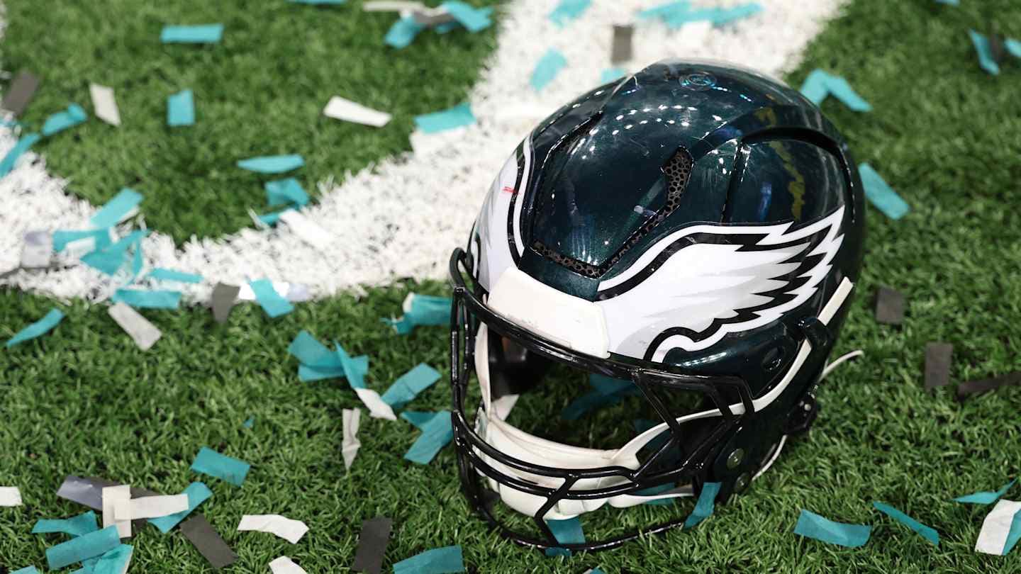 Eagles Overhaul QB Room, Cut Rookies and Acquire Vikings' Howell