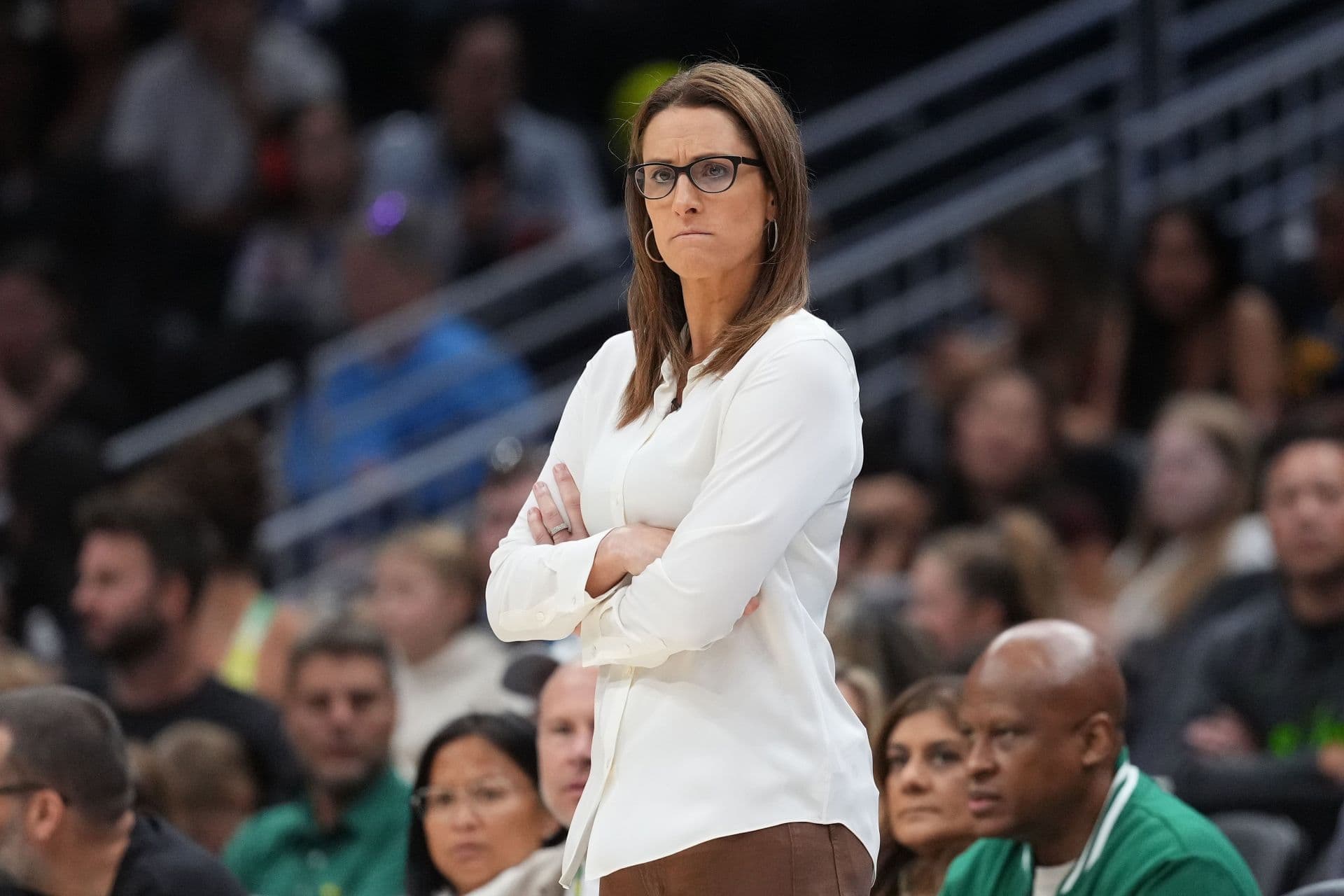 Fever Coach Criticizes Team's Overdependence on Kelsey Mitchell