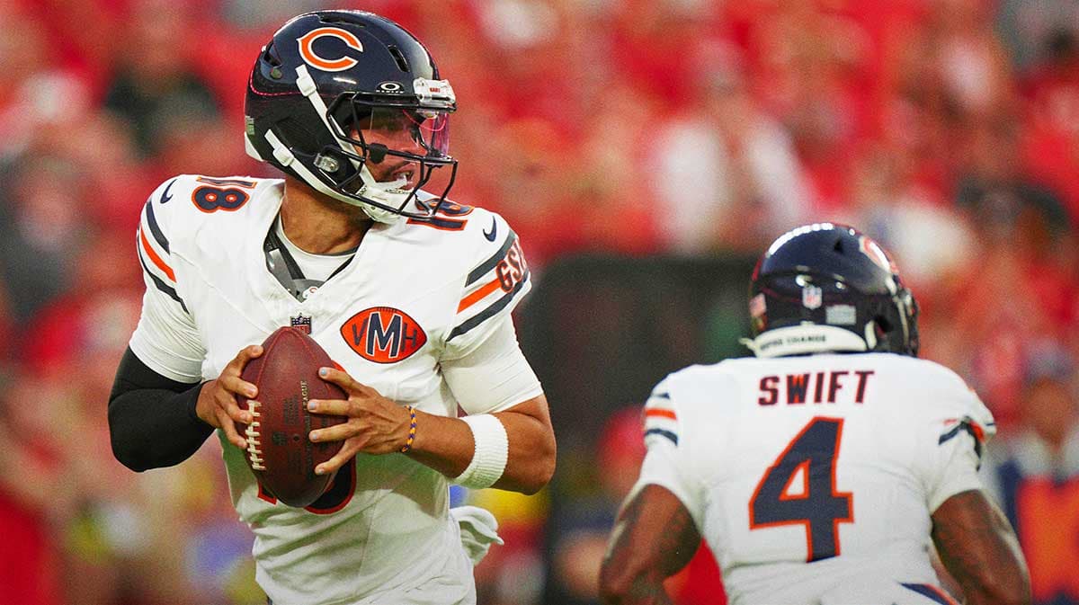 Bears QB Caleb Williams Vows to Be 'Superman' in New Season