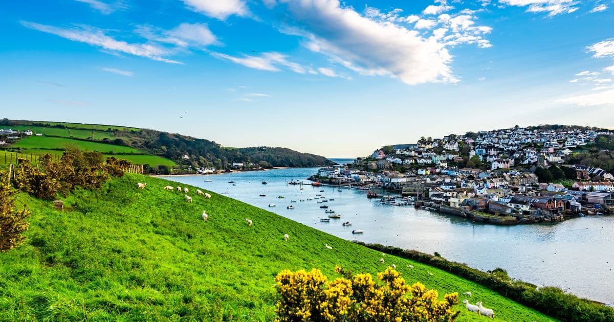 Salcombe Struggles: £10 Parking Fee Deters Visitors from UK's Priciest Coastal Town