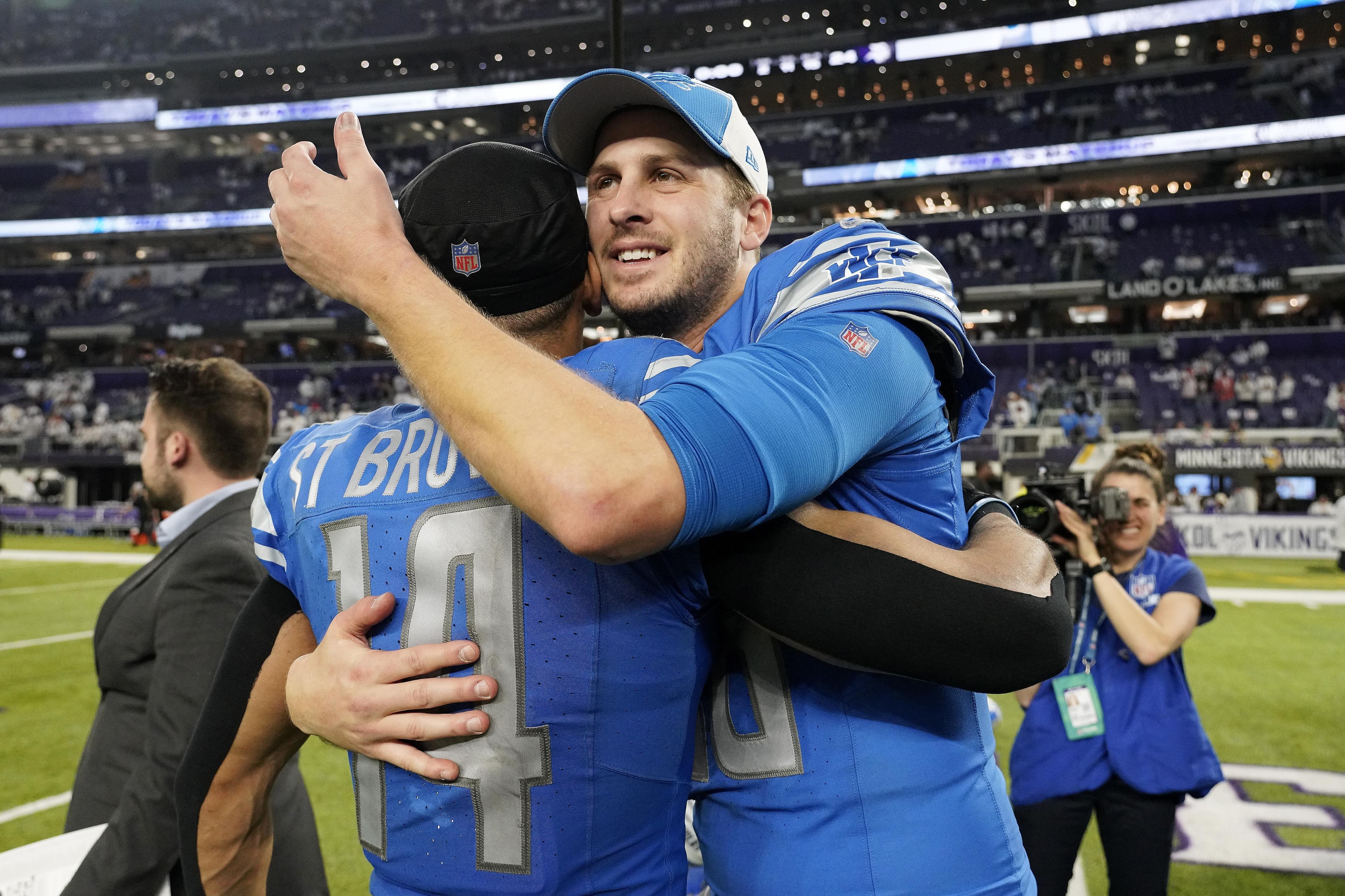 Goff and St. Brown's Rainy Practice Showcases Lions' Offensive Firepower