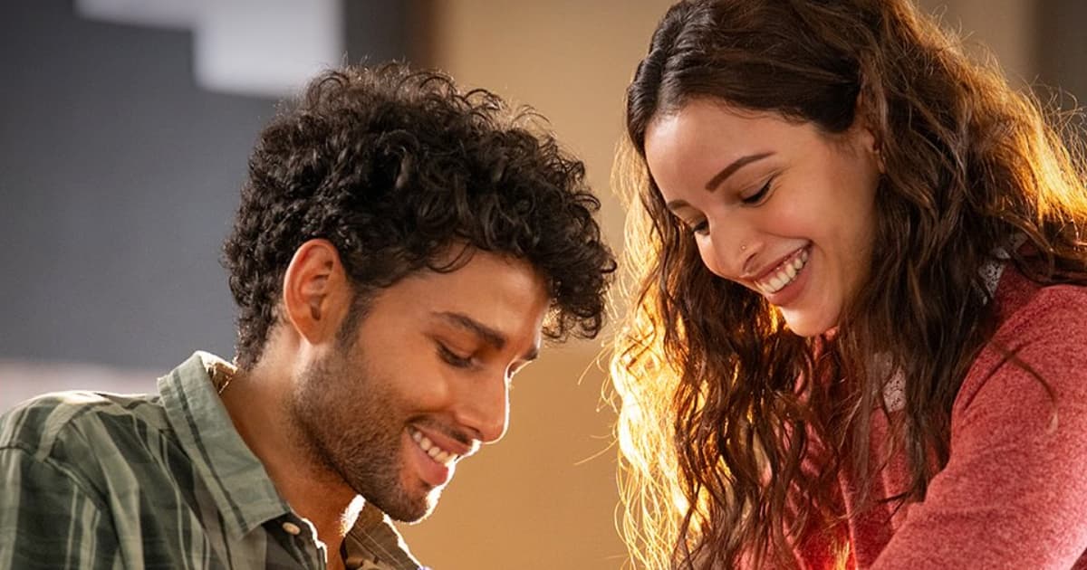 Dhadak 2 Overcomes Fierce Competition for Solid Box Office Debut