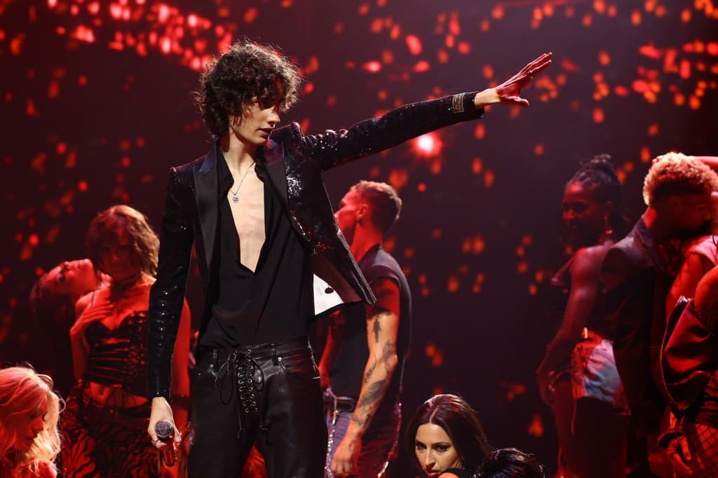 Sombr Sizzles at VMAs with Breakout Debut Performance