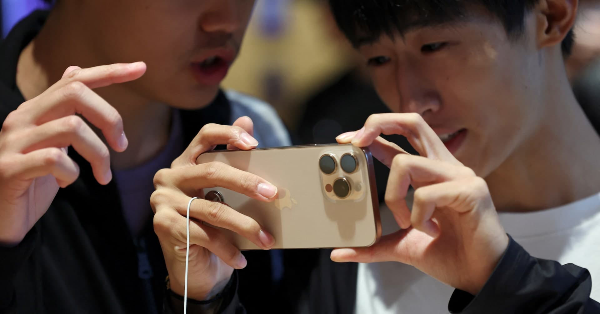 China's Foreign Smartphone Sales Plunge 31% in June 2025