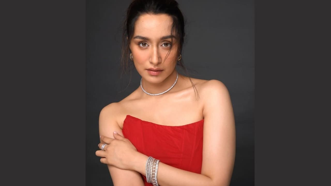 Bollywood Star Shraddha Kapoor Faces LinkedIn Verification Troubles