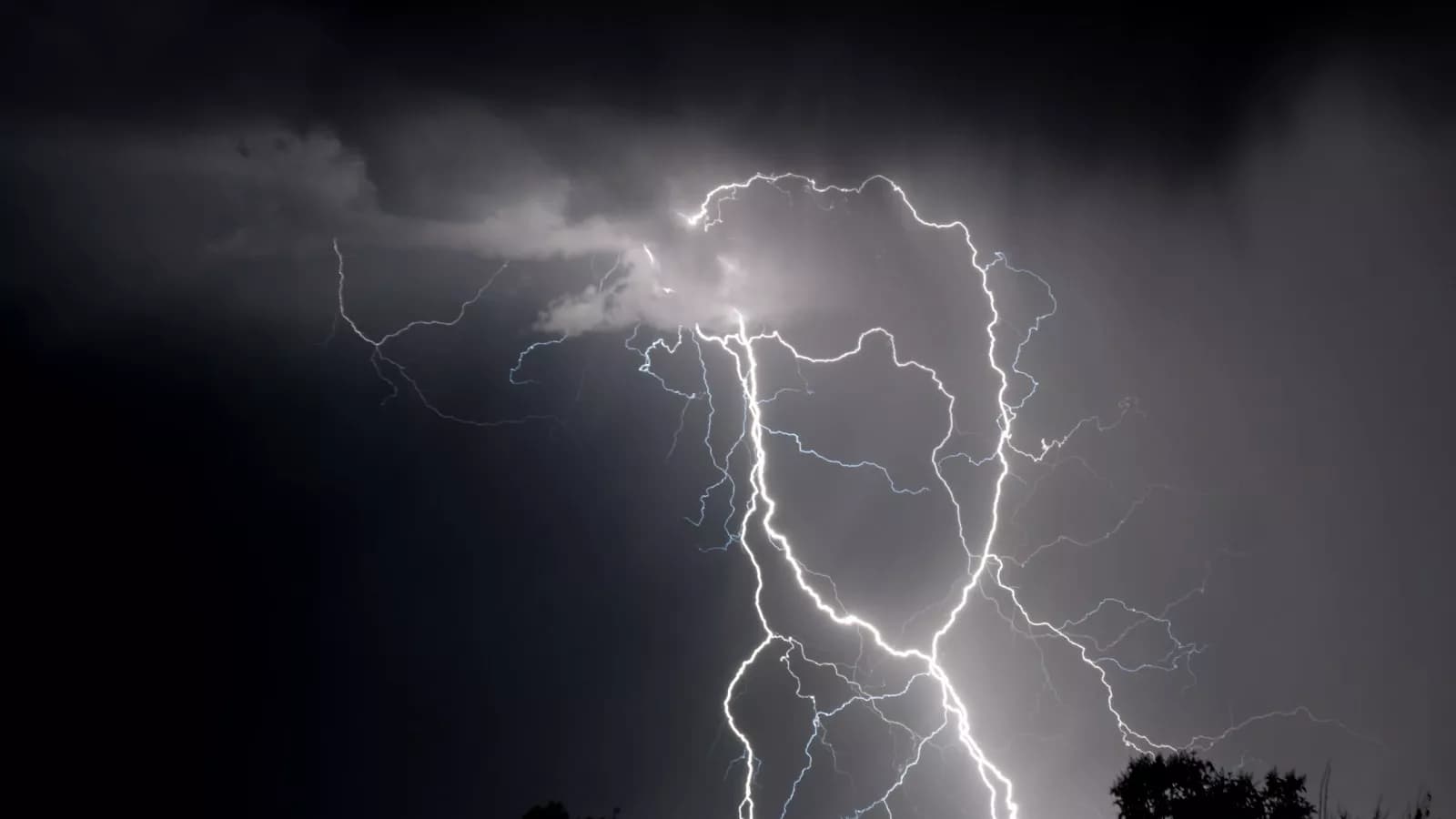 Severe Thunderstorm Hits Georgia, Residents Told to Seek Shelter
