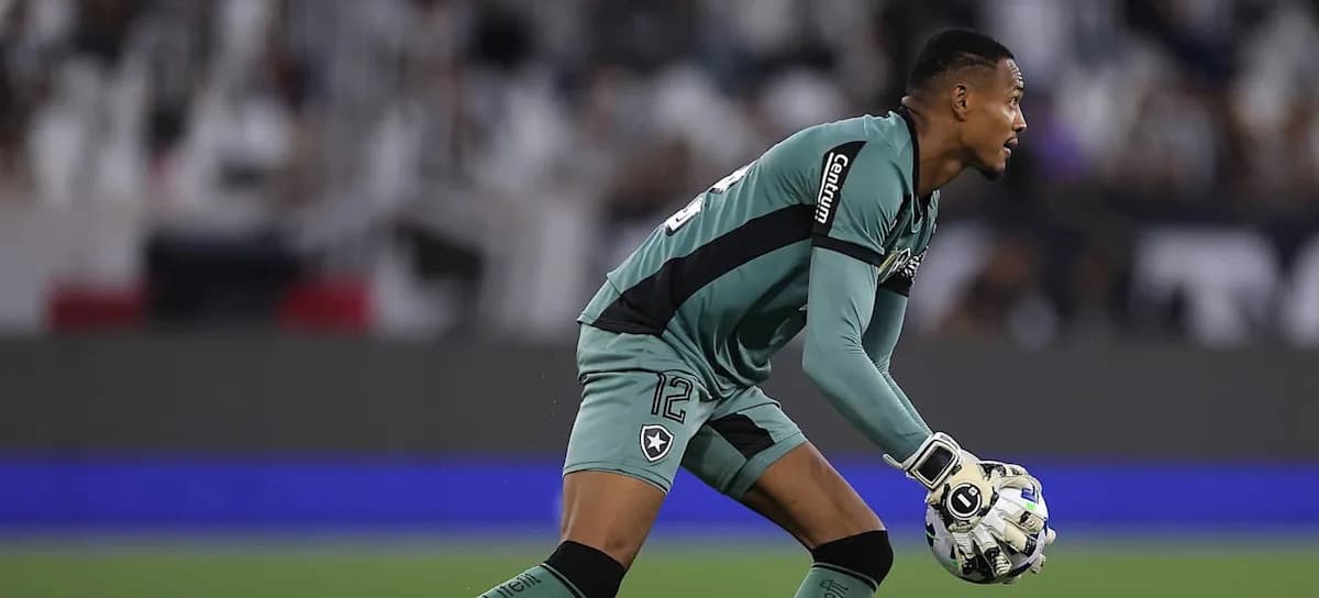 West Ham Swoops In to Challenge Man Utd's Goalkeeping Plans
