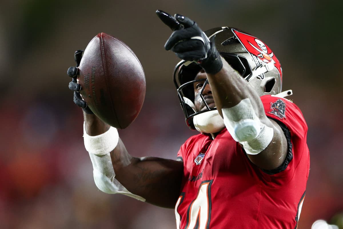 Buccaneers Retain Veteran Stars Ahead of 2025 Super Bowl Push