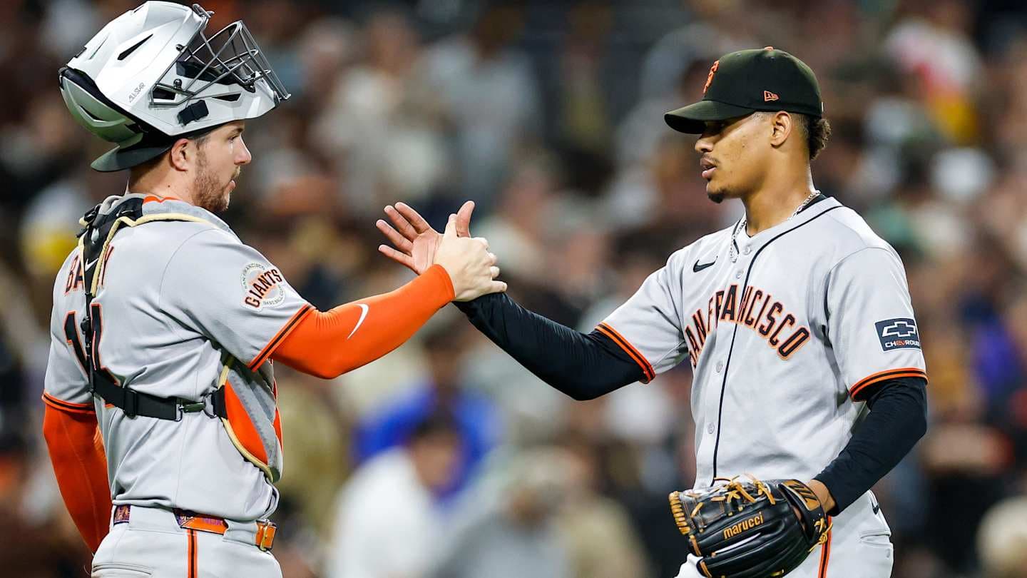Giants Stun Padres in Dramatic Comeback Victory