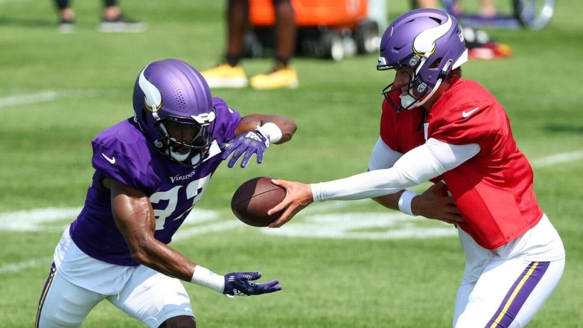 Vikings Break in New QB as Bears Seek Passing Boost in MNF Clash