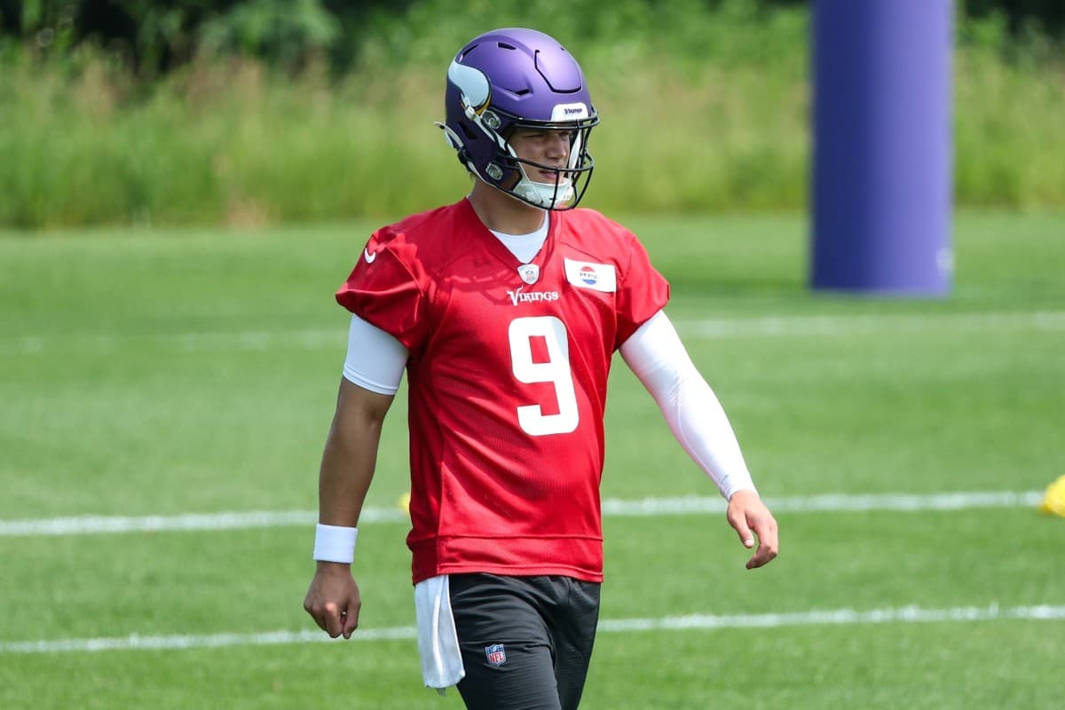 Vikings Rookie QB J.J. McCarthy Aims to Emulate Patrick Mahomes' Success