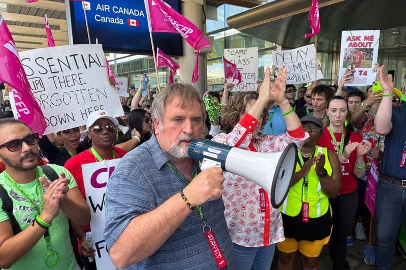 Air Canada CEO Slams Union for Unlawful Walkout, Urges Employees to Return