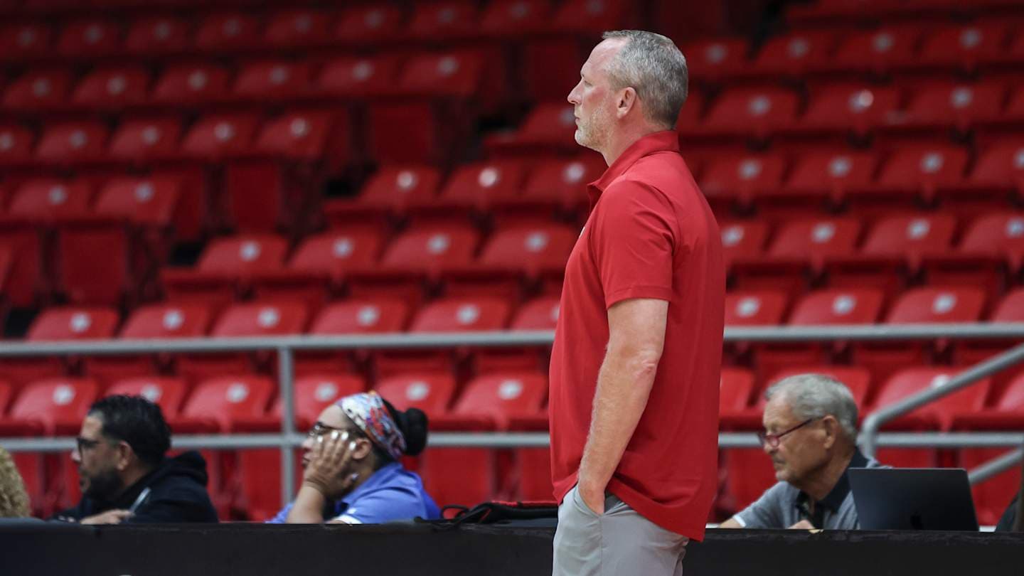 Indiana Basketball Cruises to 98-47 Preseason Win Over Puerto Rican All-Stars