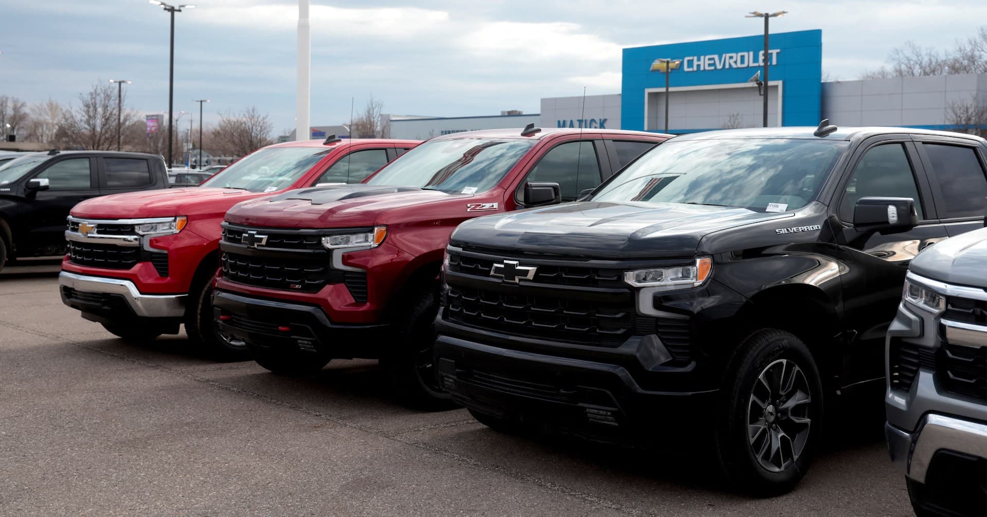 Narrow Roads and Parking Woes Hinder Big U.S. Vehicles Abroad