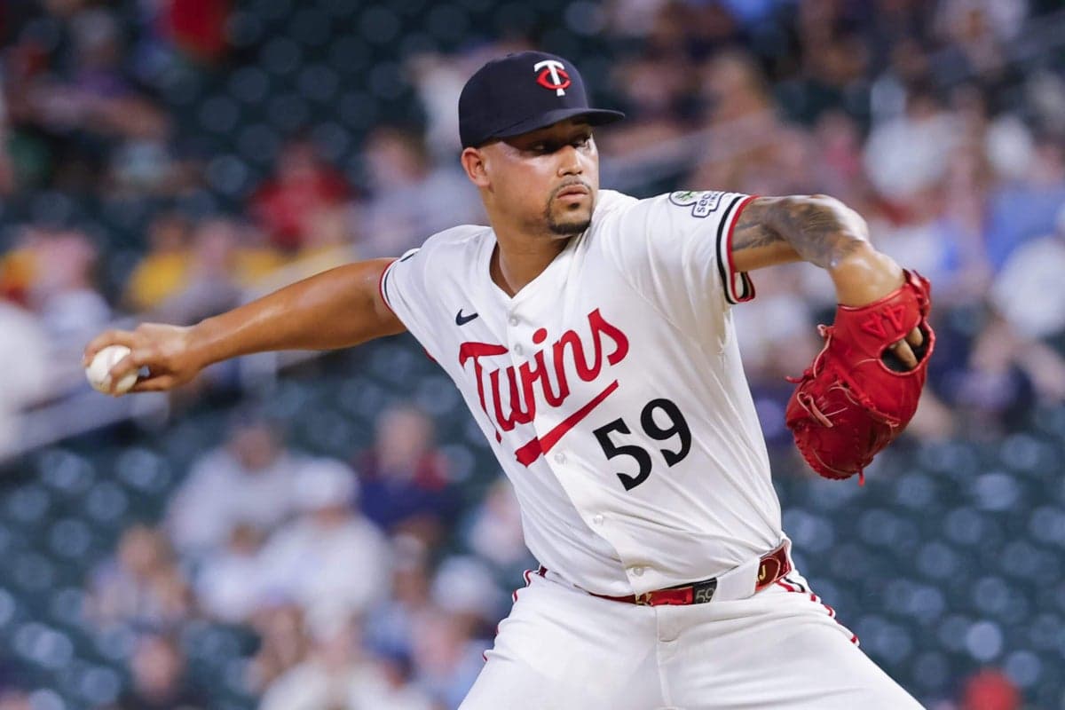 Twins Closer Jhoan Duran Stays Put Despite Bullpen Embrace Frenzy