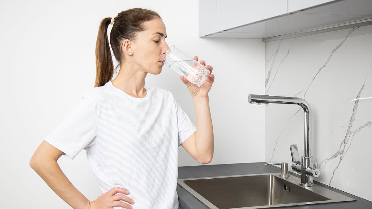 Gym-Goer Warned by Doctor: Drinking Too Much Water Nearly Killed Her