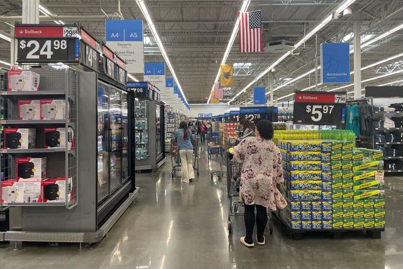 Walmart Outperforms Peers as Customers Flock to Grocery Aisles