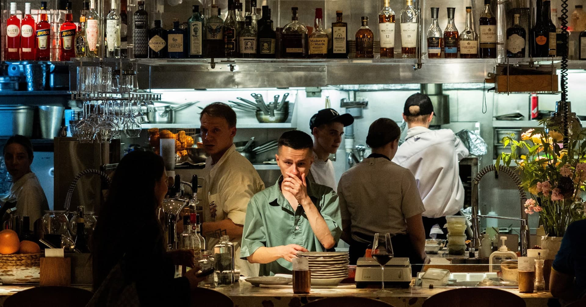 Moscow's Trendy Oasis: Residents Tune Out Ukraine Conflict