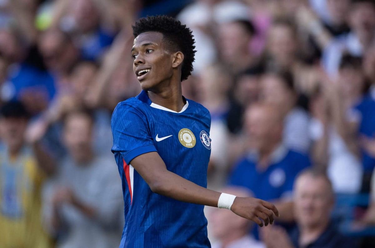 Teenage Sensation Estevao Impresses with Goal and Versatility for Chelsea