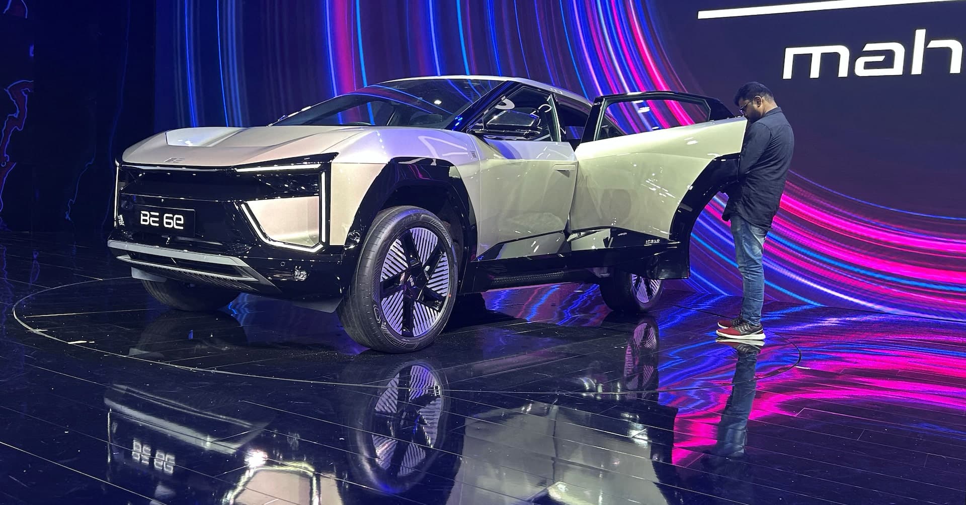 Mahindra Outpaces Rivals with Electric SUV Surge in India