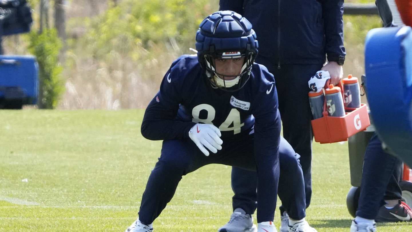 Rookie TE Colston Loveland Turning Heads at Bears Training Camp