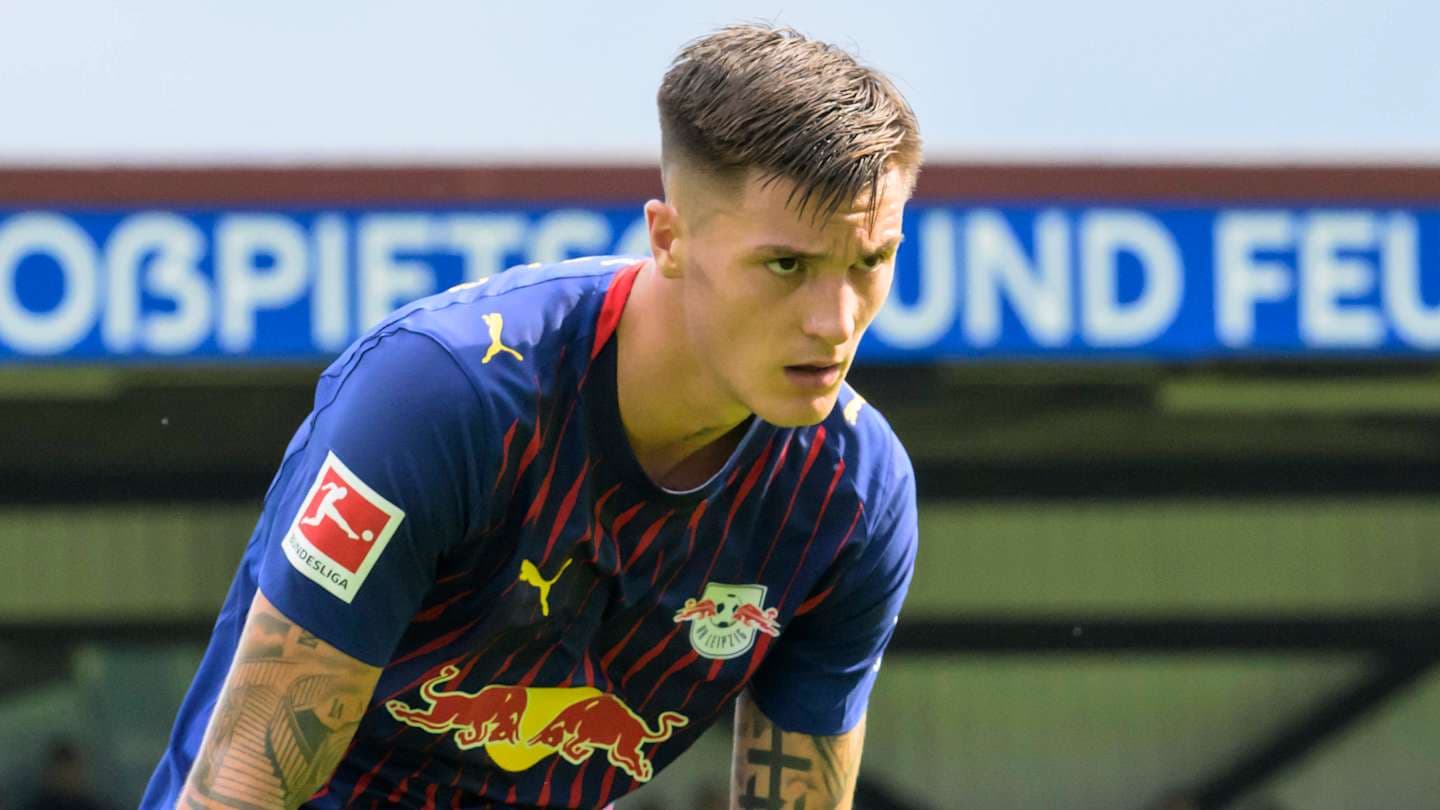 Manchester United and Newcastle Compete for RB Leipzig's Benjamin Šeško